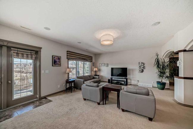 987 Bayside Drive Sw, Home with 3 bedrooms, 2 bathrooms and 4 parking in Airdrie AB | Image 34