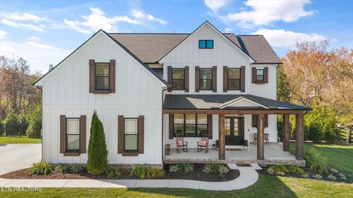 104 Forest Creek Pkwy, Oak Ridge, TN, 37830-5614 | Card Image