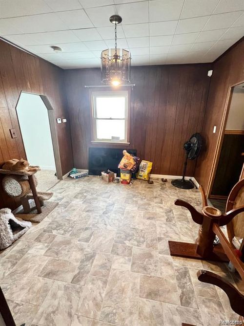 7252 Packard Ave, Warren, MI, 48091-4963 | Card Image