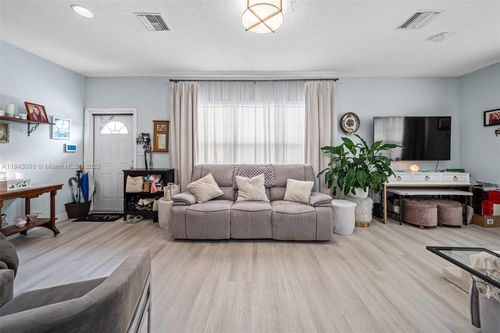 23 Allen Rd, West Park, FL, 33023-5226 | Card Image