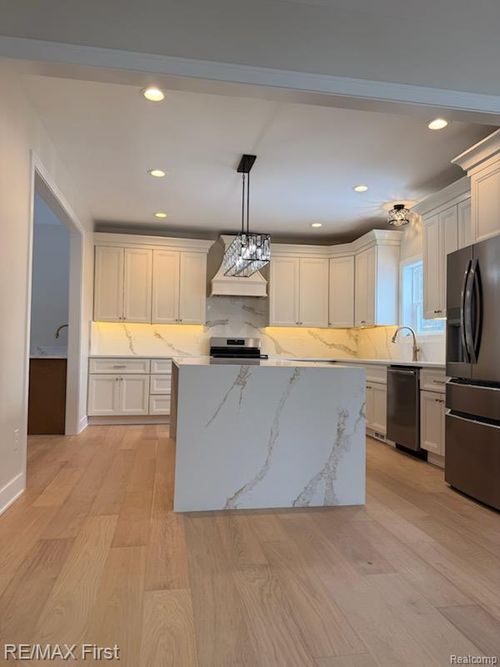 700 Devillen Ave, Royal Oak, MI, 48073-3689 | Card Image