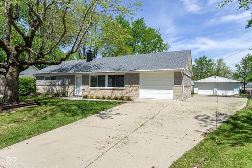 123 Totten Dr, Greenwood, IN, 46143-1121 | Card Image
