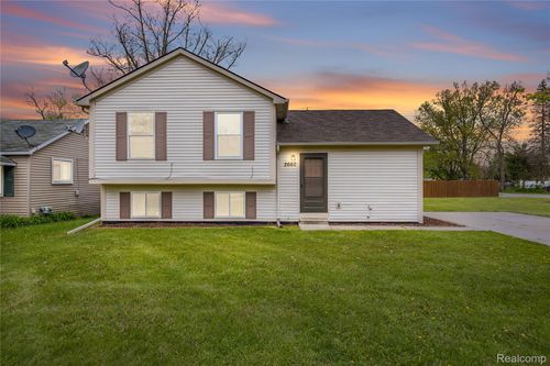 2660 Pontiac Lake Rd, Waterford, MI, 48328-2650 | Card Image