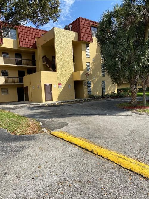 g212-3253 Foxcroft Rd, Miramar, FL, 33025-4193 | Card Image
