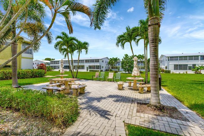 107 Sheffield E, Condo with 1 bedrooms, 2 bathrooms and null parking in West Palm Beach FL | Image 27