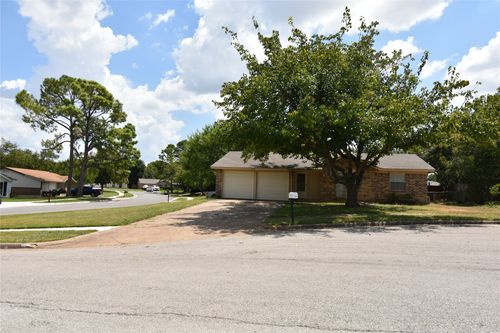 1906 Devonshire Ct, Arlington, TX, 76015-1210 | Card Image