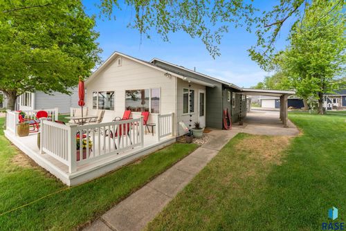 6630 Peninsula Pt, Wentworth, SD, 57075-7349 | Card Image