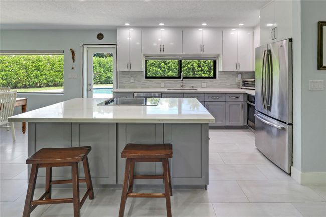 2141 Ne 49 Th St, House other with 3 bedrooms, 2 bathrooms and null parking in Lighthouse Point FL | Image 11