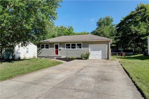 9011 E 75th St, Raytown, MO, 64138-1672 | Card Image