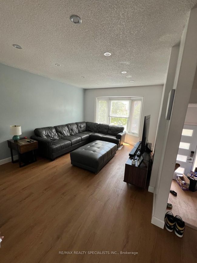 13 Dino Crt, House attached with 4 bedrooms, 3 bathrooms and 3 parking in Brampton ON | Image 5