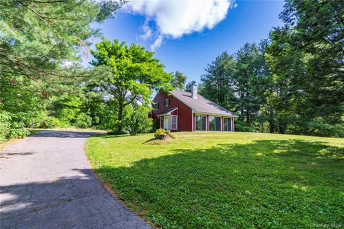 27 Goldfinch Dr, Salt Point, NY, 12578-2407 | Card Image