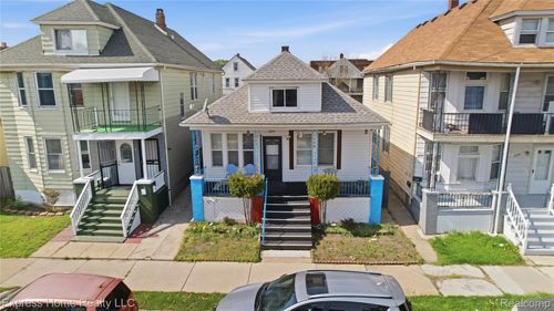 3237 Trowbridge St, Hamtramck, MI, 48212-3372 | Card Image