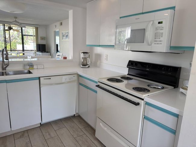101B - 4505 45 Th Ave W, Condo with 2 bedrooms, 2 bathrooms and null parking in Bradenton FL | Image 9