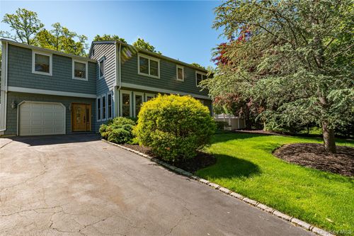 130 N Country Rd, Shoreham, NY, 11786-1722 | Card Image