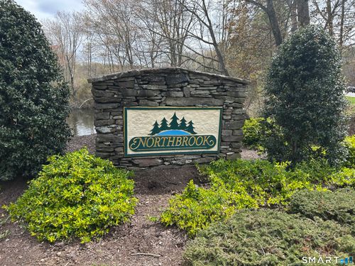 17-17 Eagle Rock Cir, Monroe, CT, 06468-2637 | Card Image