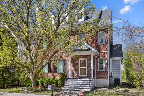 335 W Carriage Ln, Bensenville, IL, 60106-4119 | Card Image