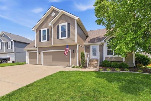 507 River Birch Rd, Raymore, MO, 64083-8611 | Card Image