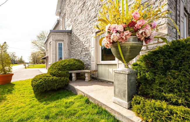 1863 Sydenham Rd, House other with 3 bedrooms, 4 bathrooms and 6 parking in Kingston ON | Image 5