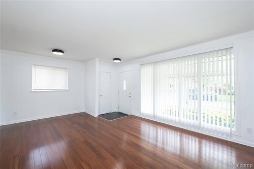 26211 Linwood St, Roseville, MI, 48066-4954 | Card Image