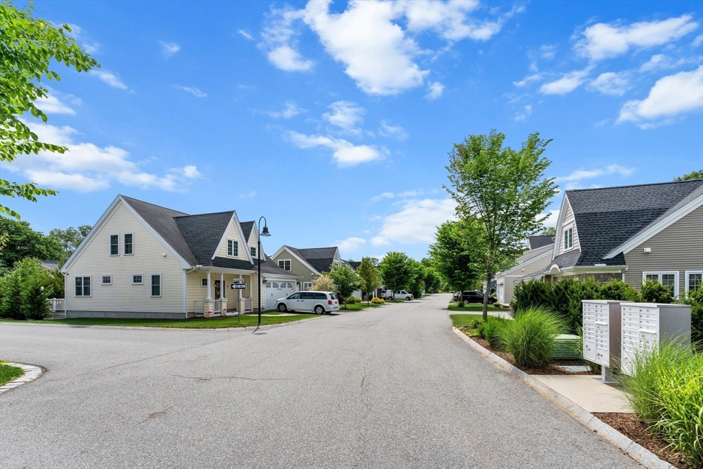 Azalea Dr, Burlington, MA 01803