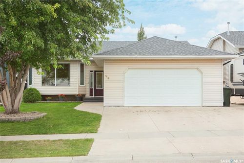 38 Longpre Cres, Prince Albert, SK, S6X1C6 | Card Image