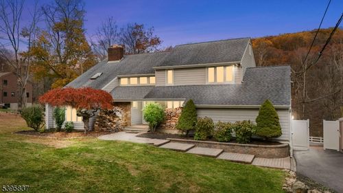 162 River Rd, Hackettstown, NJ, 07840-5327 | Card Image