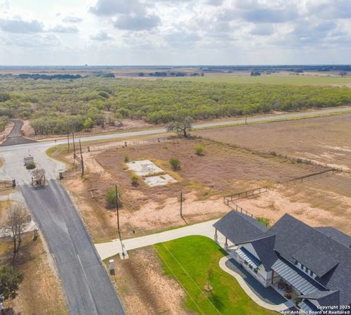 101 Gentle Breeze, Floresville, TX, 78114-3351 | Card Image