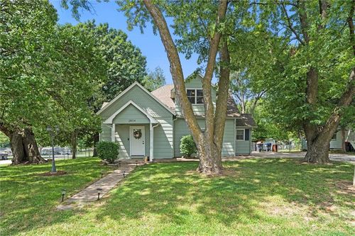 2804 155th Ter, Basehor, KS, 66007-9251 | Card Image