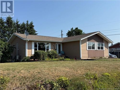 990 Edgewood St, Bathurst, NB, E2A3T3 | Card Image