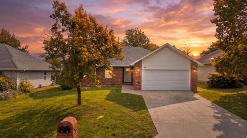210 S Duke Ave, Springfield, MO, 65802-5491 | Card Image