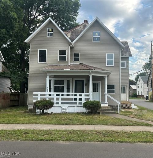 132 North Ave Ne, New Philadelphia, OH, 44663-2774 | Card Image