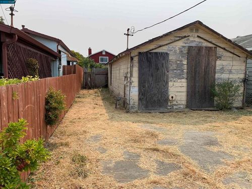 1964 Van Ness St, San Pablo, CA, 94806-3621 | Card Image