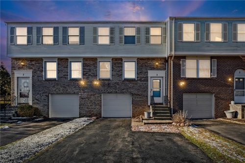 5 Bramblewood Ln, Penfield, NY, 14526-2030 | Card Image
