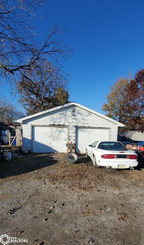 301 E 1st St, Moulton, IA, 52572-1403 | Card Image