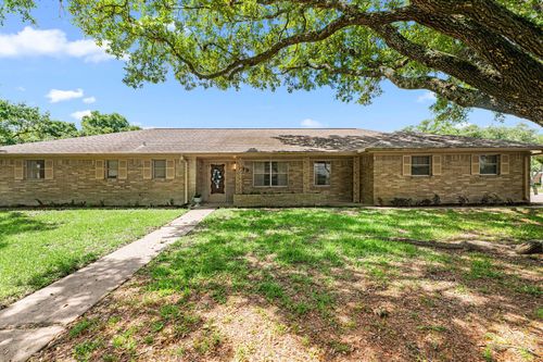 519 Dan St, East Bernard, TX, 77435-9480 | Card Image
