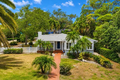 220 Lyndhurst St, Dunedin, FL, 34698-7578 | Card Image