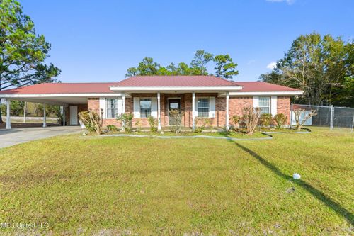 326 S Central Ave, Waveland, MS, 39576-4004 | Card Image