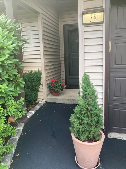 38 Northgate Cres, Huntingtn Sta, NY, 11747-3095 | Card Image