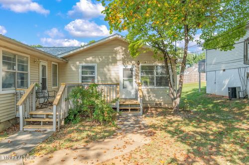 2017 Countryhill Ln, Knoxville, TN, 37923-1335 | Card Image