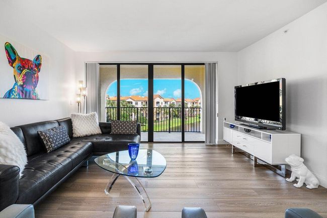 APT-401 - 300 Uno Lago Dr, Condo with 3 bedrooms, 2 bathrooms and null parking in Juno Beach FL | Image 12