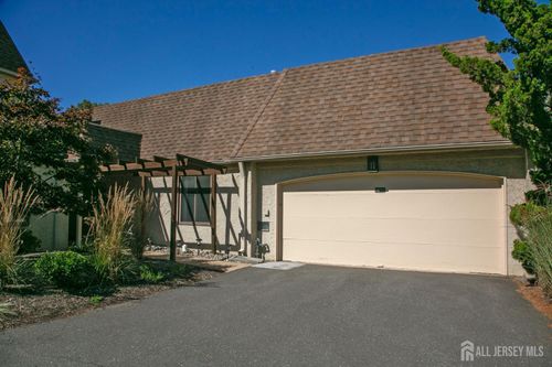 13 Gate House Ln, Edison, NJ, 08820-4002 | Card Image