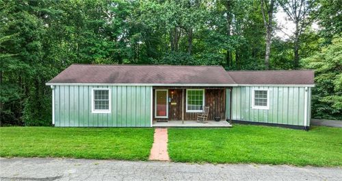 607 W Pine Cir, Wilkesboro, NC, 28697-2870 | Card Image