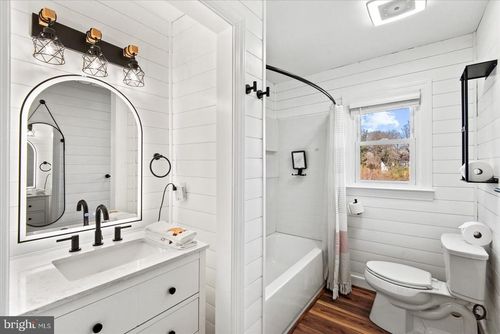 115 Oak Ridge St, BOWLING GREEN, VA, 22427-9301 | Card Image