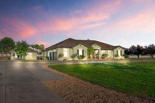 9461 Crossrail Dr, Wilton, CA, 95693-9262 | Card Image
