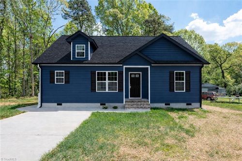 132 Pinnix St, Jonesville, NC, 28642-2113 | Card Image