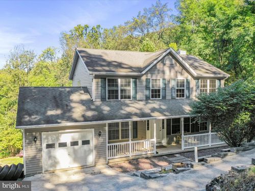 157 Oakridge Dr, HARPERS FERRY, WV, 25425-6848 | Card Image