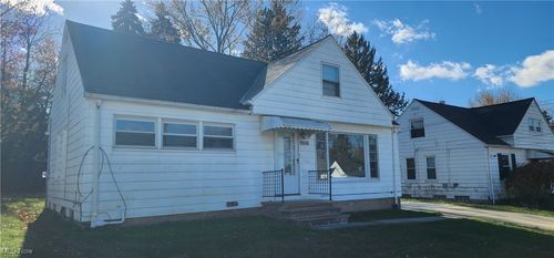 9516 Alexander Rd, Garfield Heights, OH, 44125-2136 | Card Image