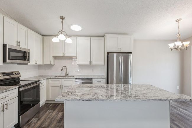 06_258476thStE_177001_Kitchen_Large.jpg | Image 7
