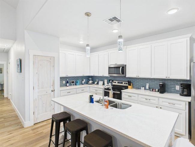 2403 S Bronte St, House other with 3 bedrooms, 2 bathrooms and 3 parking in Rockport TX | Image 8