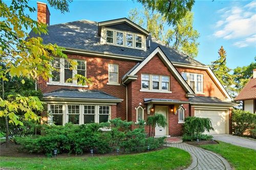 18 Inglewood Dr, Hamilton, ON, L8P2T4 | Card Image